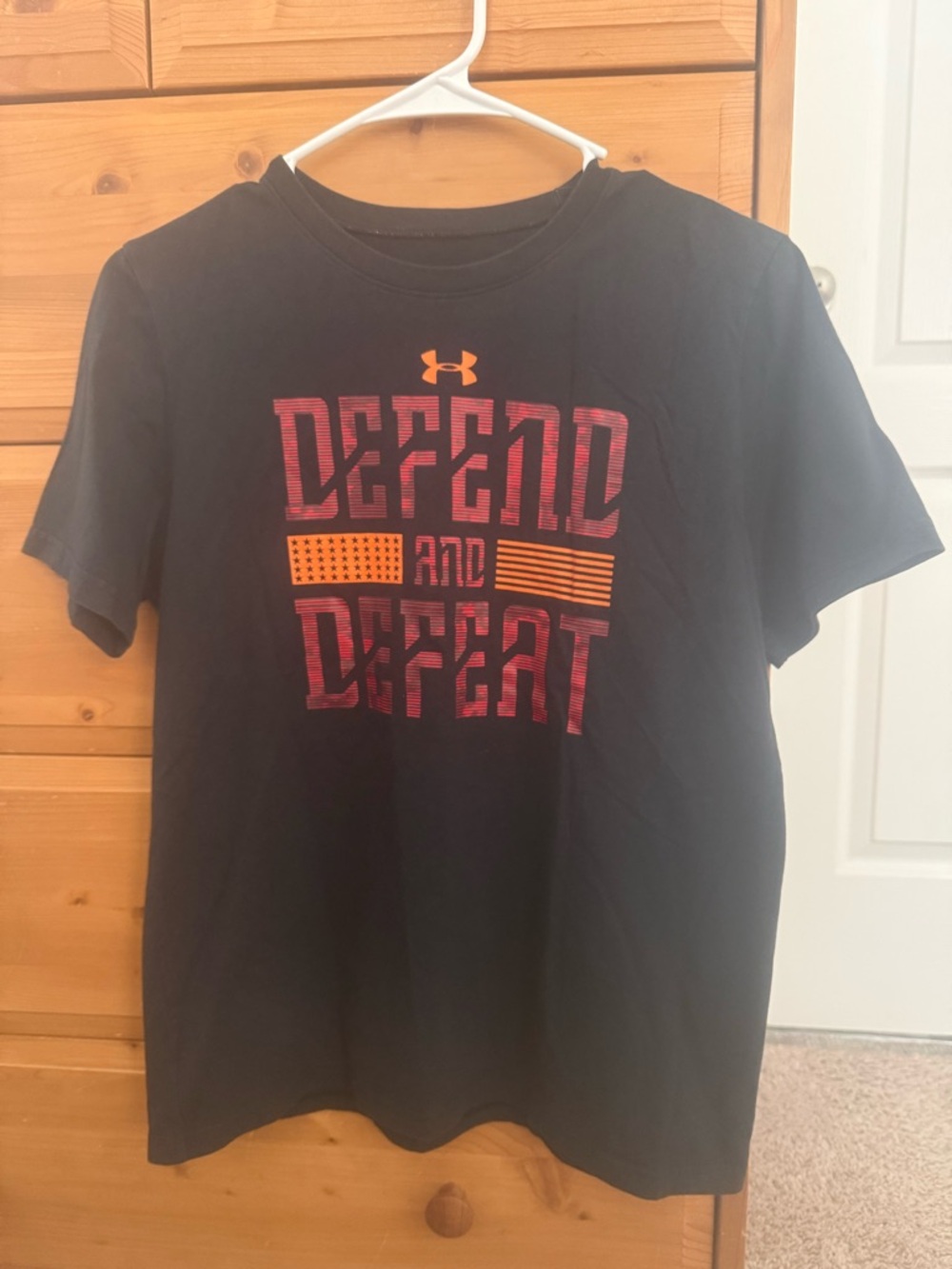 Under Armour Black 'Defend and Defeat' Boys Graphic Tee Size XL